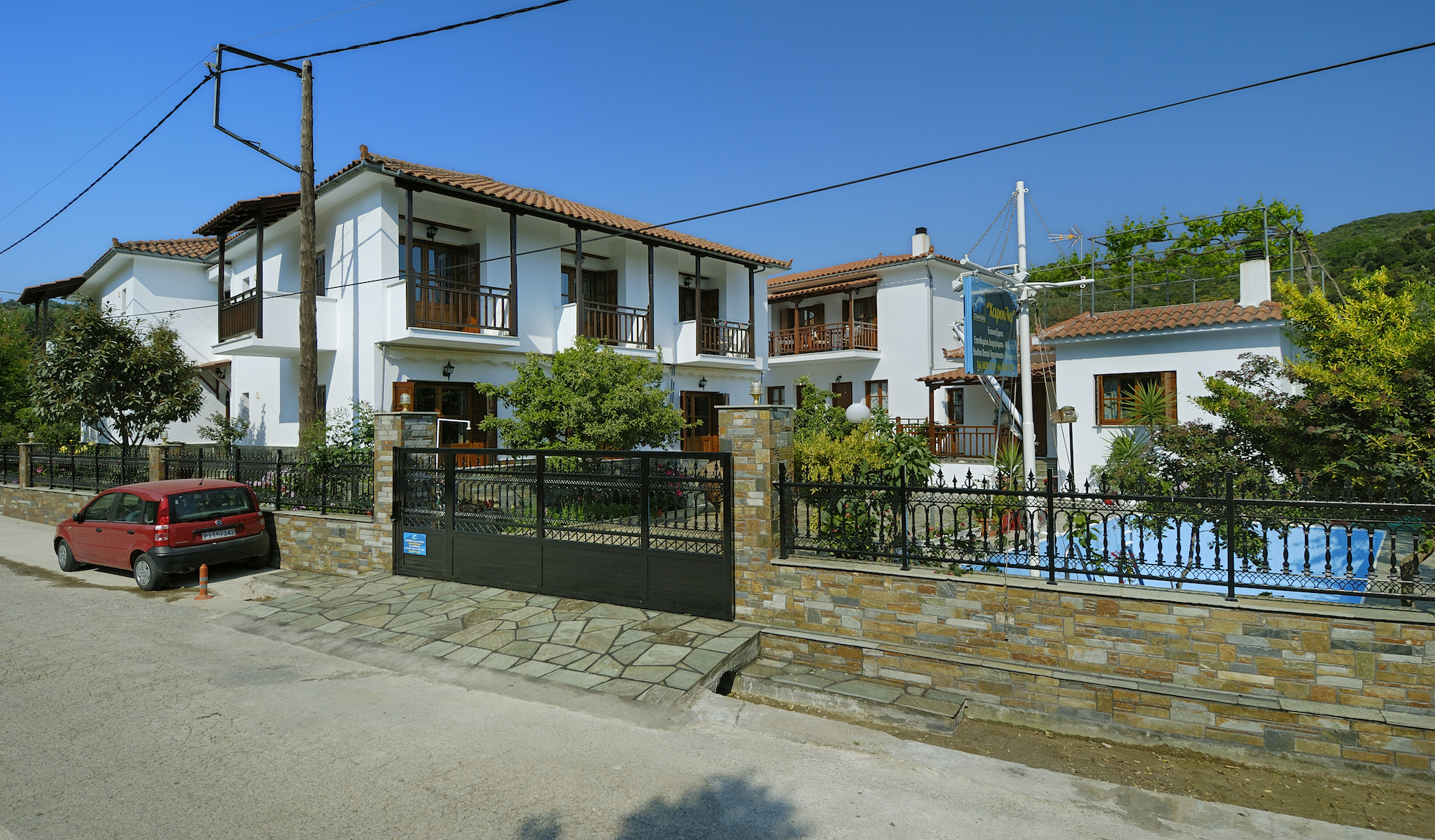 Εξωτερική άποψη των Διαμερισμάτων Χαρούλα